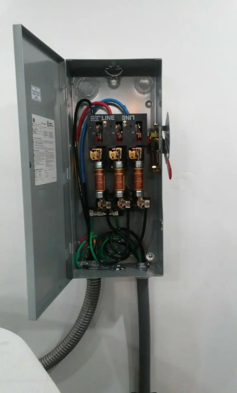 Three-phase disconnect switch installed for Smoke Detector Installation in East St. Louis